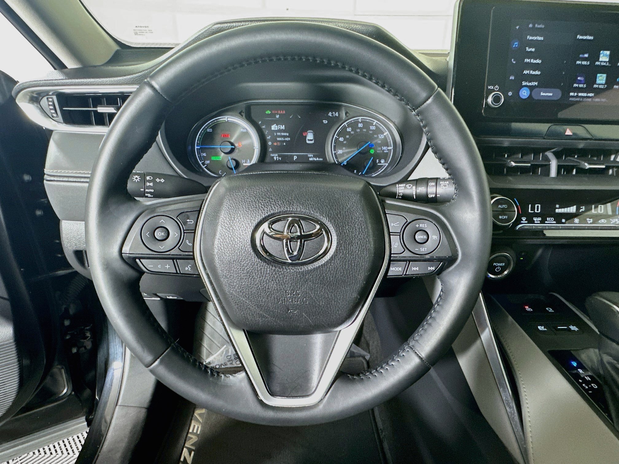 Used 2024 Toyota Venza LE AWD/4WD image 15