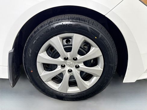 Used 2025 Toyota Corolla LE FWD image 31