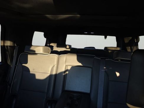 Used 2024 GMC Yukon SLT RWD image 13