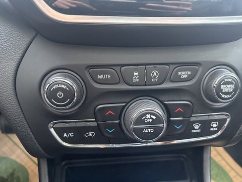 Used 2021 Jeep Cherokee Limited w/ Elite Package image 23