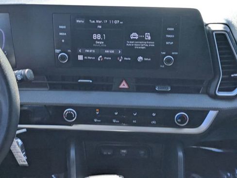 Used 2025 Kia Sportage LX image 17