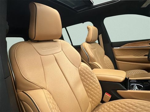 Used 2023 Jeep Grand Cherokee Summit image 17