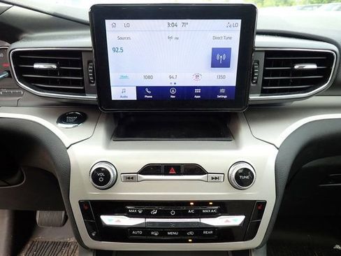 Used 2023 Ford Explorer XLT w/ Equipment Group 202A AWD/4WD image 15