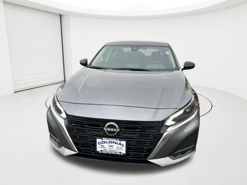 Used 2024 Nissan Altima 2.5 SV FWD image 2