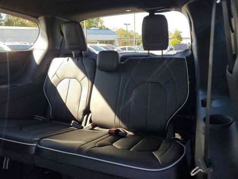 New 2026 Chrysler Pacifica Limited w/ S Appearance Package image 15