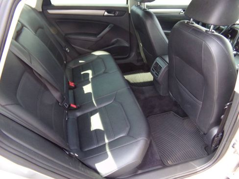 Used 2014 Volkswagen Passat 1.8T SE FWD image 27