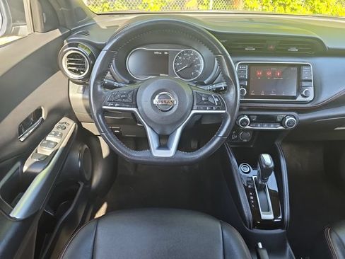 Used 2019 Nissan Kicks SR w/ SR Premium Package FWD image 17