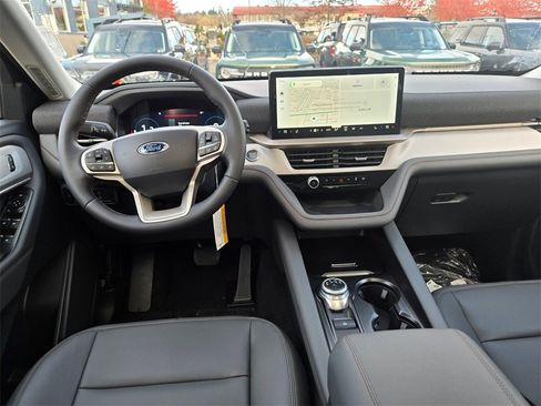 New 2025 Ford Explorer Active w/ Active Comfort Package image 10