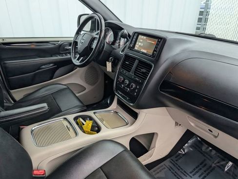 Used 2019 Dodge Grand Caravan SXT FWD image 28