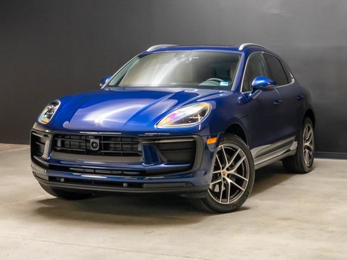 Certified 2026 Porsche Macan AWD/4WD image 1