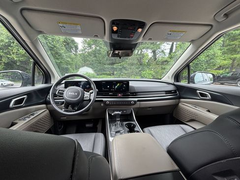 Used 2026 Kia Carnival FWD image 35