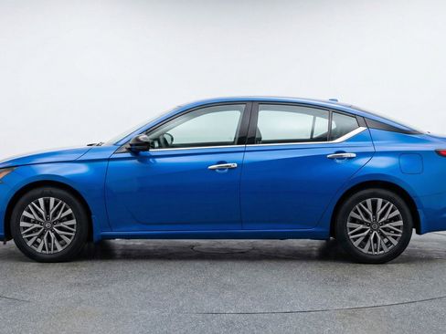 Used 2025 Nissan Altima 2.5 SV image 5