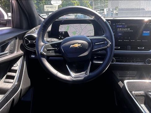 Used 2025 Chevrolet Equinox LT AWD/4WD image 17