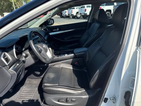Used 2023 Nissan Maxima SL FWD image 9