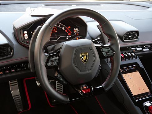 Used 2022 Lamborghini Huracan EVO image 15