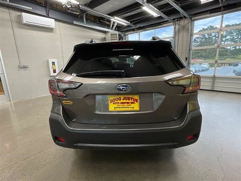 Used 2023 Subaru Outback Premium AWD/4WD image 4