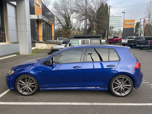 Used 2017 Volkswagen Golf R 4-Door image 10