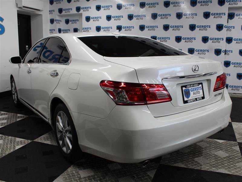 Used 2010 Lexus ES 350 w/ Preferred Accessory Package FWD image 2