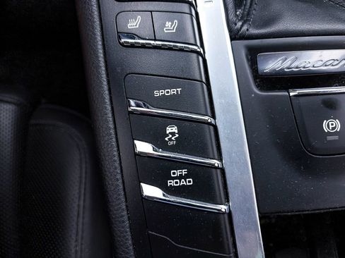 Used 2021 Porsche Macan AWD/4WD image 9