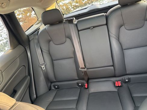 Used 2025 Volvo XC60 B5 Plus image 35