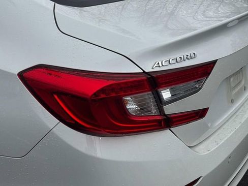 Used 2021 Honda Accord Touring image 8