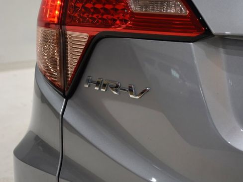 Used 2018 Honda HR-V LX image 28