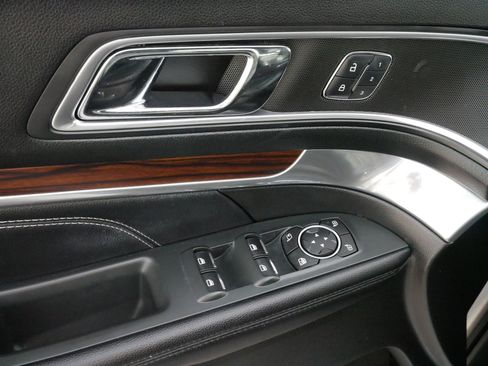 Used 2016 Ford Explorer Limited image 19