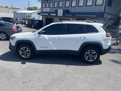 Used 2019 Jeep Cherokee Trailhawk w/ Cold Weather Group AWD/4WD image 4