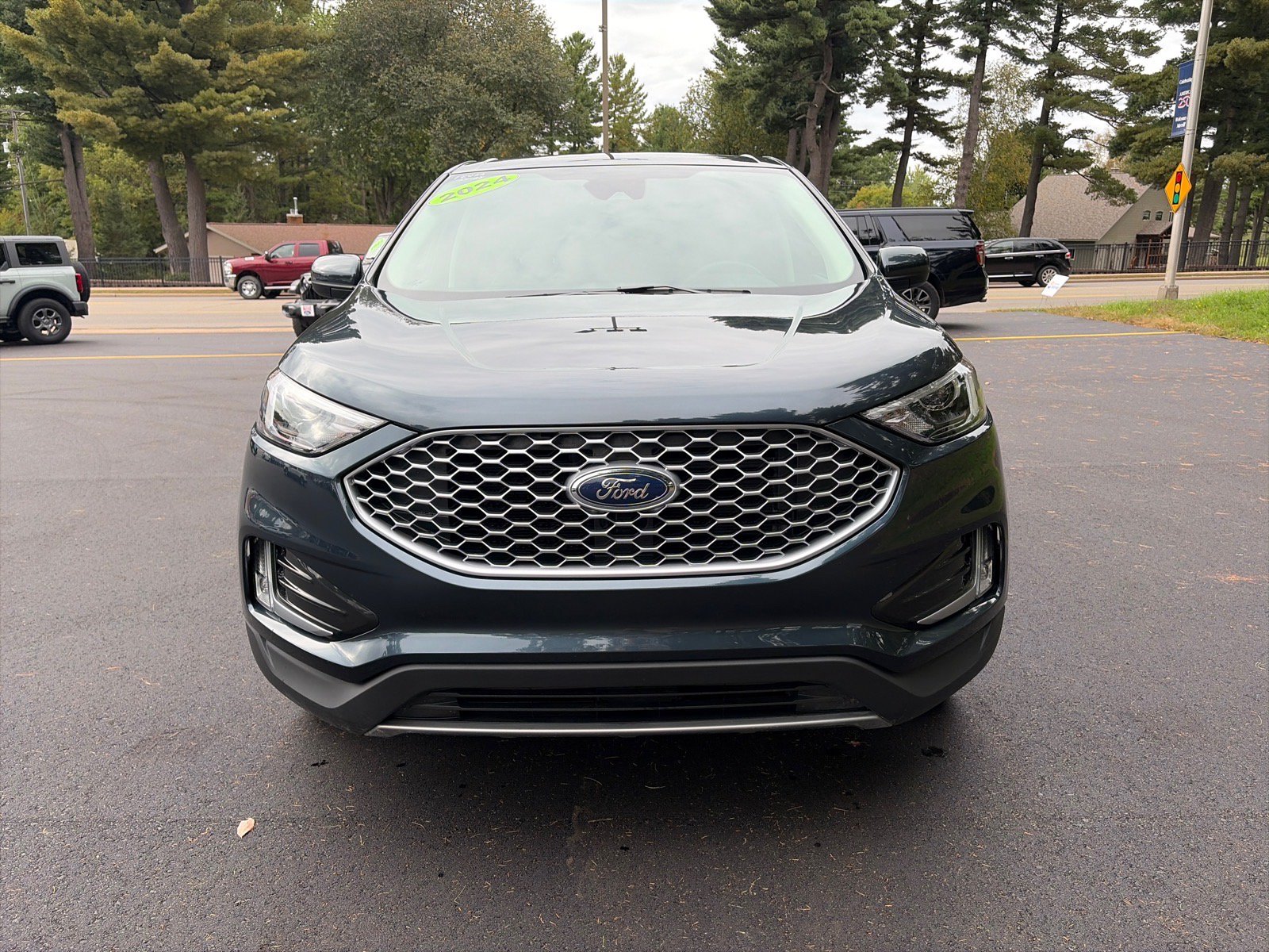 Used 2024 Ford Edge SEL w/ Convenience Package AWD/4WD image 2