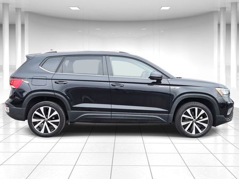 Used 2024 Volkswagen Taos SE image 2