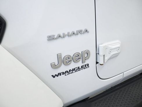 Used 2021 Jeep Wrangler Unlimited Sahara AWD/4WD image 12