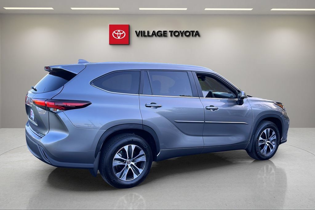 Certified 2026 Toyota Highlander XLE AWD/4WD image 5
