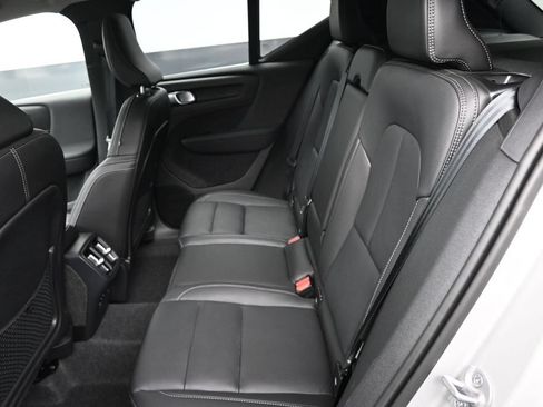 Used 2025 Volvo XC40 B5 Core AWD/4WD image 16