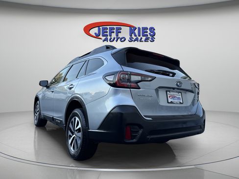 Used 2020 Subaru Outback Premium image 5