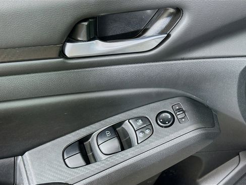 Used 2025 Nissan Altima 2.5 SV FWD image 15