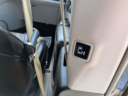 Used 2022 Chrysler Pacifica Touring-L w/ Uconnect Theater Family Group FWD image 44