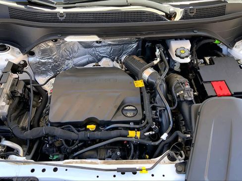 Used 2025 Chevrolet Trax LS image 32