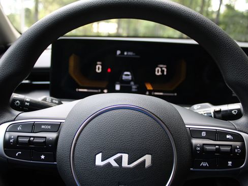 New 2026 Kia K5 LXS FWD image 25