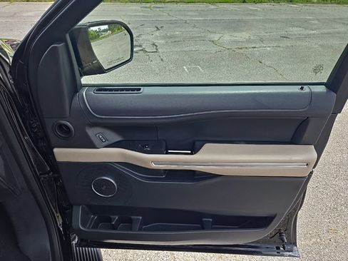 Used 2024 Ford Expedition Limited AWD/4WD image 23