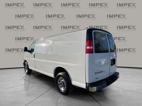 Used 2023 GMC Savana 2500 image 3