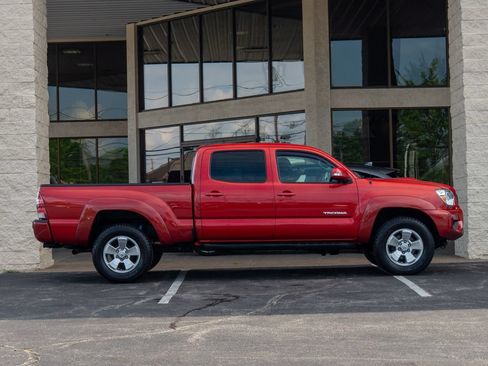 Used 2014 Toyota Tacoma 4x4 Double Cab w/ TRD Sport Package image 2