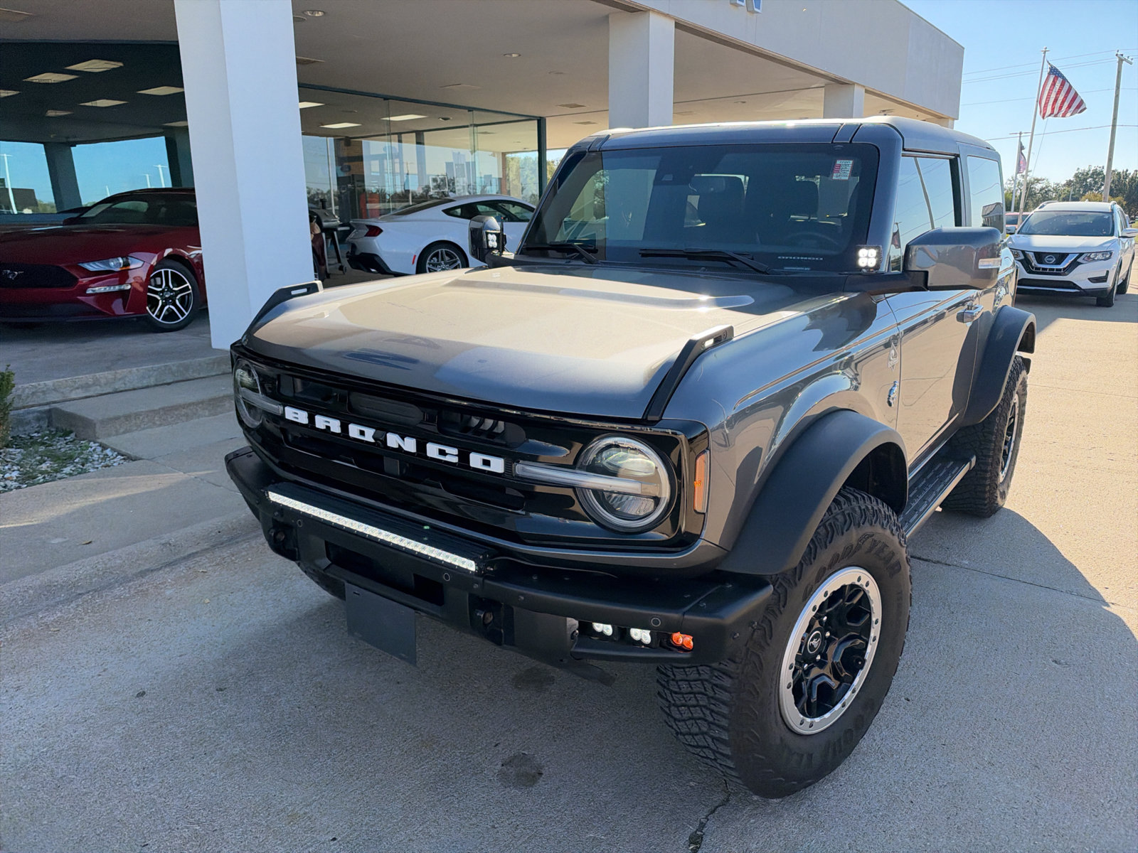 Used 2023 Ford Bronco Outer Banks w/ Sasquatch Package AWD/4WD image 2
