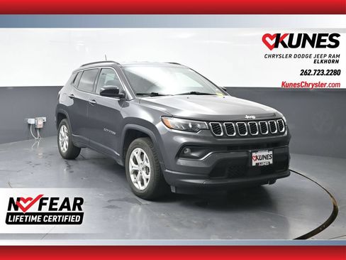 Used 2024 Jeep Compass Latitude AWD/4WD image 1