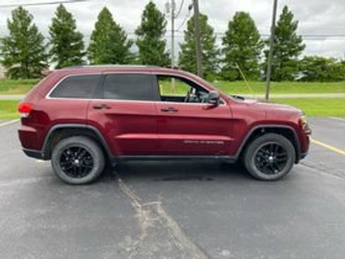 Used 2018 Jeep Grand Cherokee Limited AWD/4WD image 2