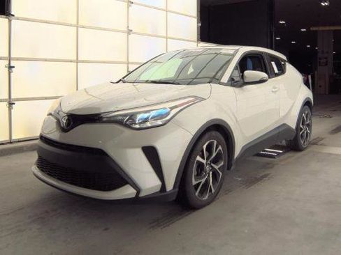 Used 2021 Toyota C-HR XLE FWD image 1