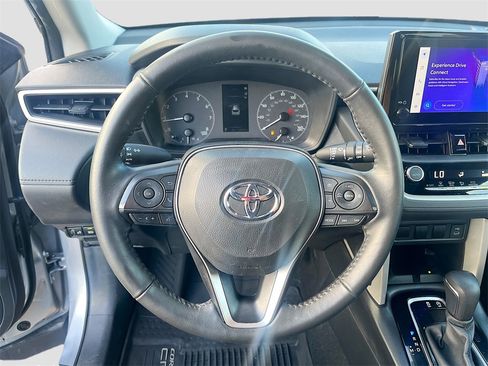 Used 2024 Toyota Corolla Cross LE image 11