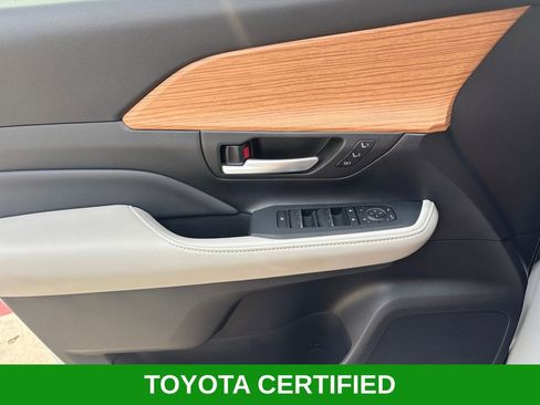 Used 2025 Toyota Grand Highlander FWD image 22