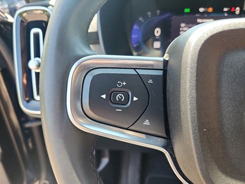 Used 2025 Volvo XC40 B5 Core image 23