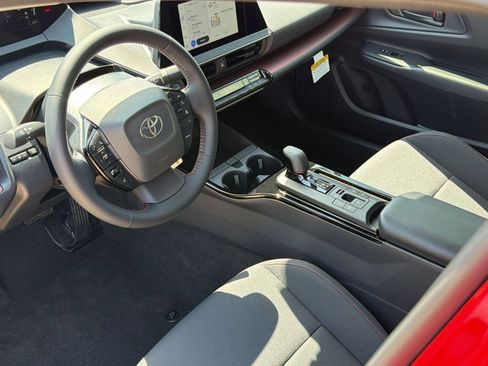 New 2026 Toyota Prius Plug-In Hybrid FWD image 4