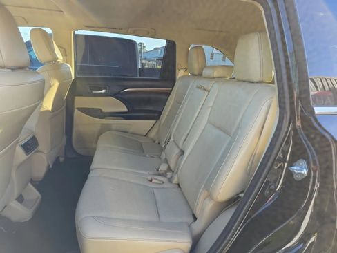 Used 2017 Toyota Highlander Limited image 6